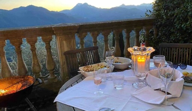 Villa Paradiso,stunning views+gardens,heated pool in Coreglia Anteminelli