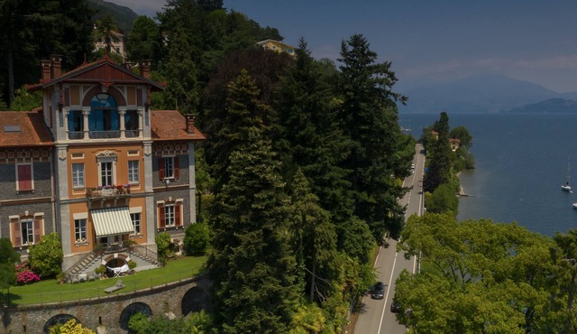 Villa Selva Luxury Lakeview Apartment in Susello