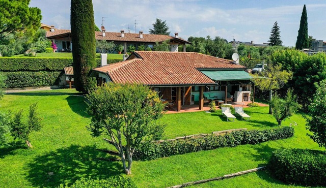 Villa Silva, with amazing lake view in Manerba del Garda