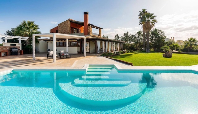 Villa Sissi - Five Bedroom Villa, Sleeps 9 in Paceco