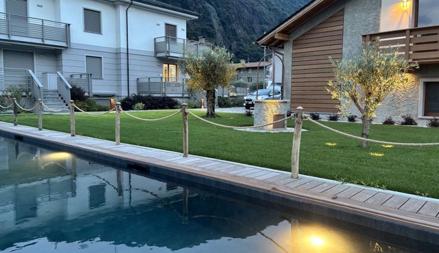 Villa Sunrise with pool and large private garden - few step from the beach in Dervio