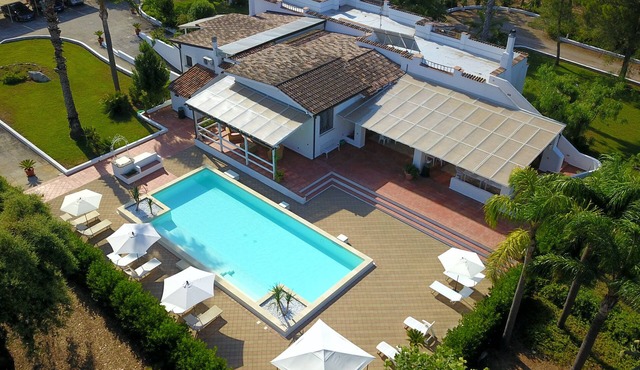 Villa Vetti, beautiful villa surrounded by greenery with swimming pool, a few km from the sea in UGENTO