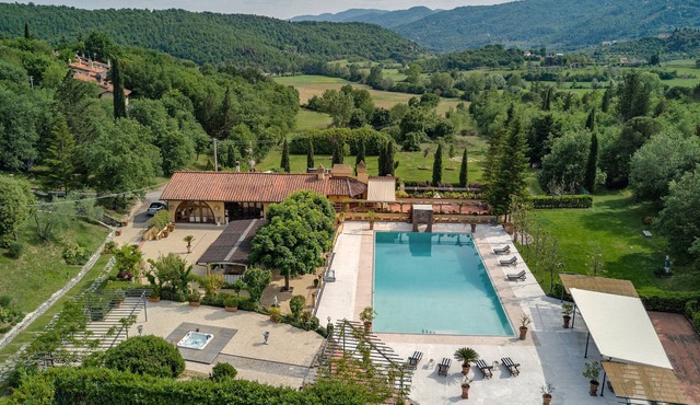 Villa with Florence Pool/Breakfast, Quitedian housekeeping, AirCon whirlpool in Rignano sull'Arno