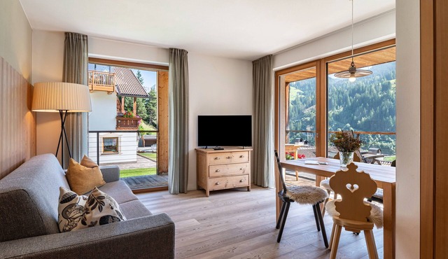 Vista Dolomites Apartment "Harmony" with Mountain View, Private Garden & Wi-Fi in S. Cristina