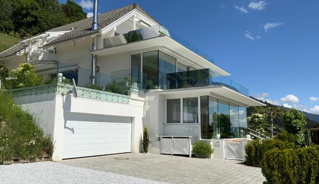 Weisse Villa am Millstätter See