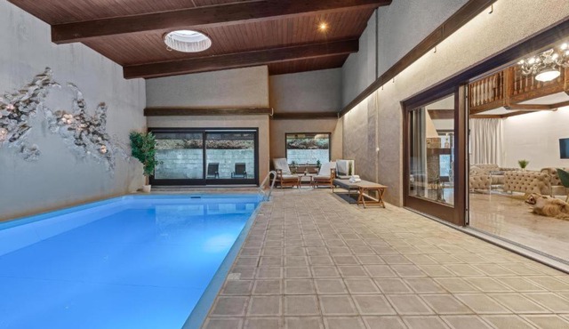 Wellness Villa near Vienna - Pool, Sauna & Whirlpool