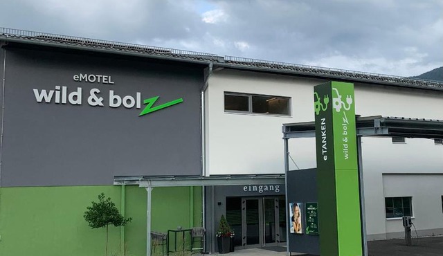wild & bolz eMotel