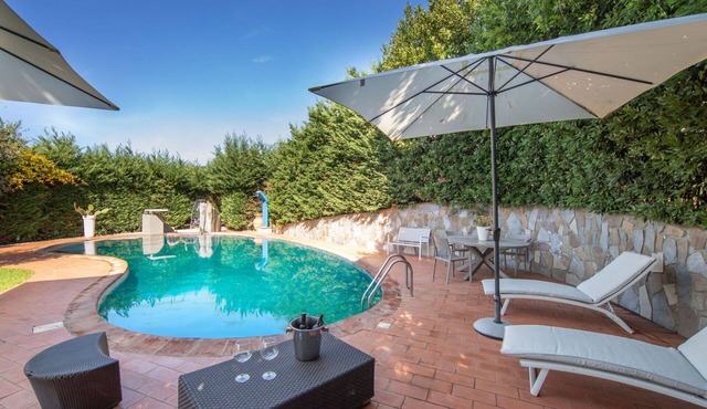 Wonderful private villa for 10 people with A/C, hot tub, WIFI, private pool and panoramic view in Terranuova Bracciolini