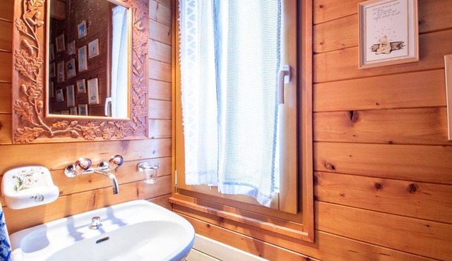 Wonderful private villa for 7 guests with WIFI, TV and terrace in Champoussin
