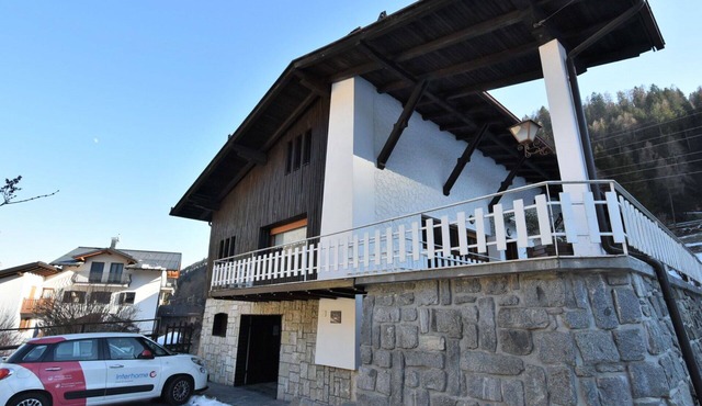 Wonderful private villa for 8 people with WIFI, TV, terrace and pets allowed in Pellizzano