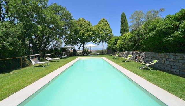 Wonderful private villa for 8 people with WIFI, private pool, hot tub, TV, balcony and pets allo. in Paciano