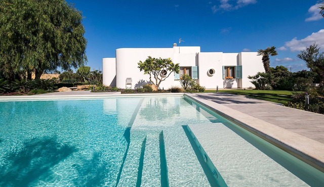 Wonderful private villa for 14 people with A/C, WIFI, private pool, TV, patio and panoramic view in Paceco