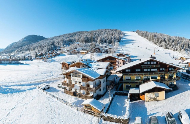 Basic double room - B&B Hotel Die Bergquelle in Flachau