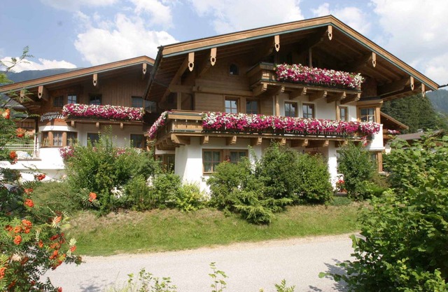 Holiday apartment with a spa in a quiet location in Oberkrimml