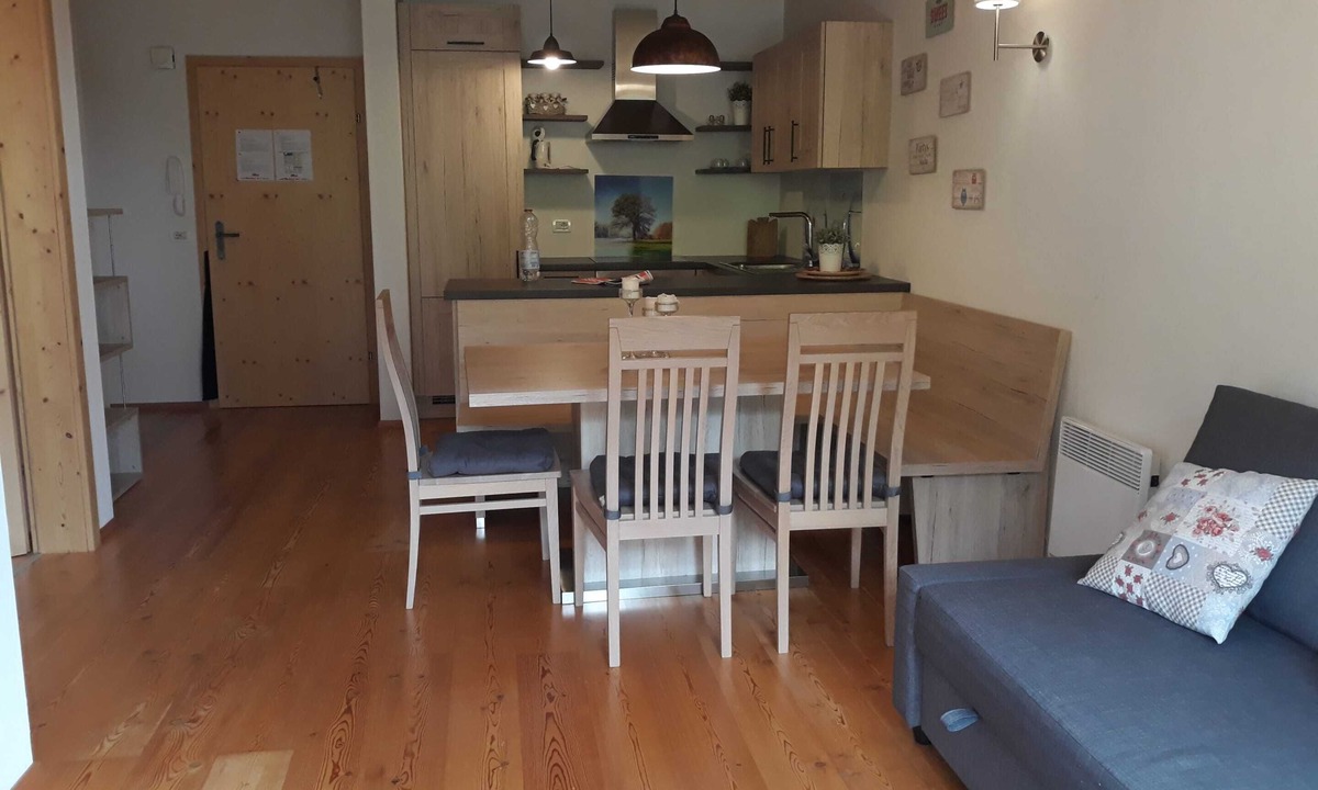 Untertschern Apartment | Beautiful Apartment With Balcony