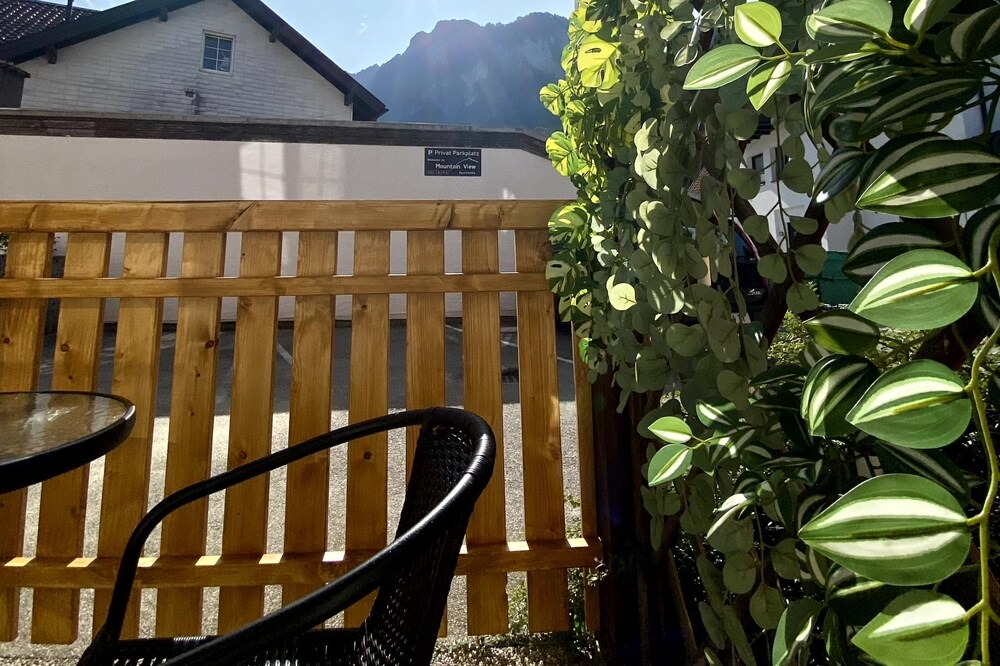 Groedig Apartment | Apartment 2 with small terrace and in view of Untersberg