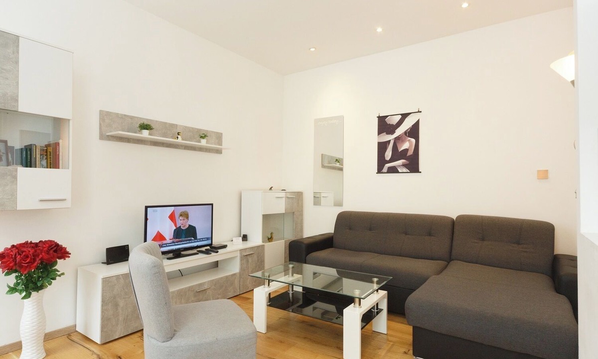Funfhaus Apartment | Apartment No. 13 in Vienna near Schönbrunn/Westbahnhof | Keyless Check-In