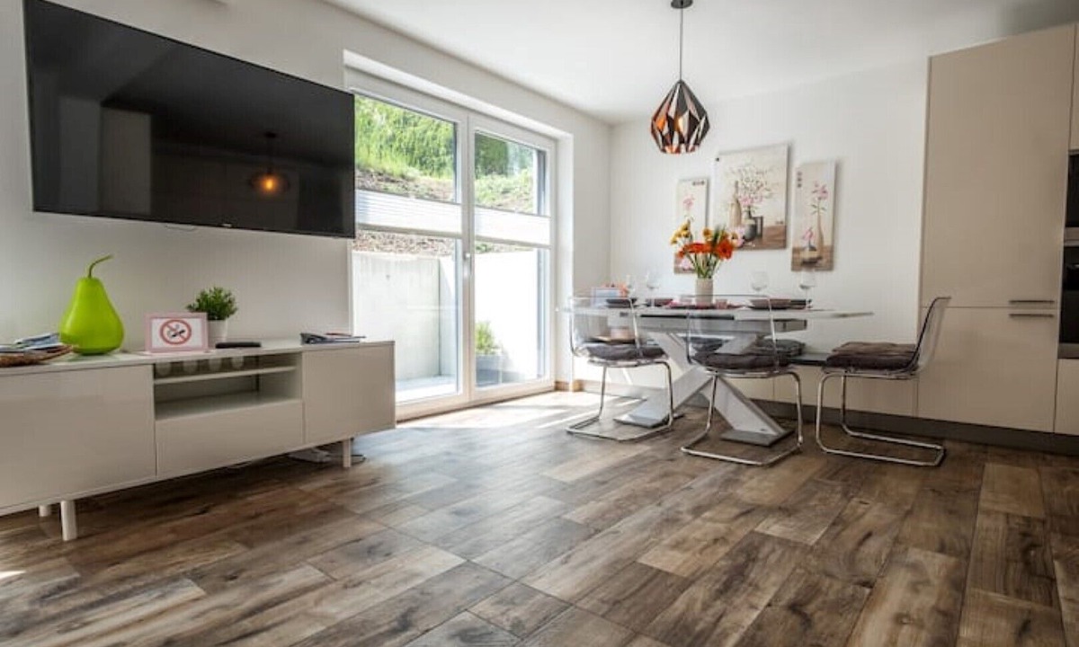 Anif Apartment | Modern basement apartment with use of pool