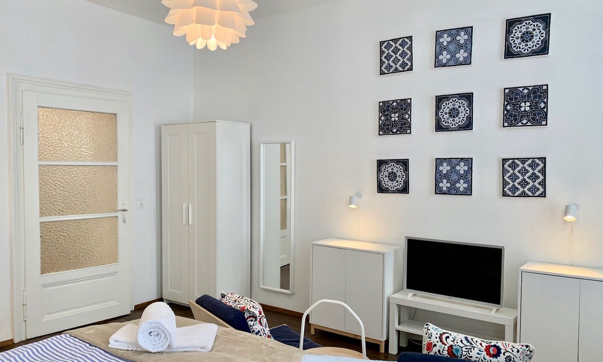 Neulerchenfeld Apartment | Apartment Top 2 mit Doppelbett im Wohnraum