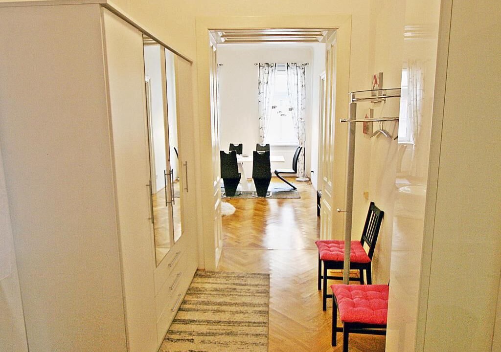 Schottenfeld Apartment | Modern vacation apartment (70sqm) for 4 people with kitchen