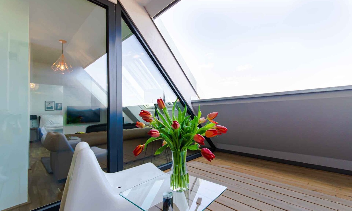 Weißgerber Apartment | ★Cozy & Elegant★ | Near Danube, ♛King Bed, Balcony