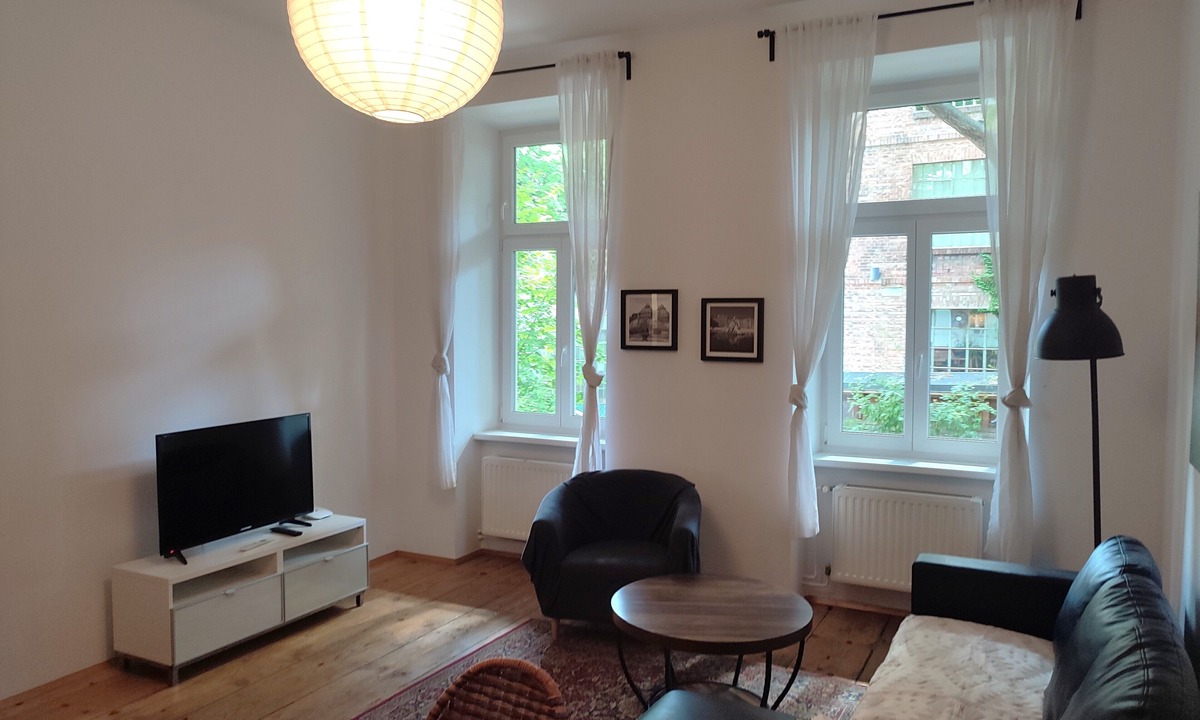 Funfhaus Apartment | small apartment: close to the subway, quiet courtyard