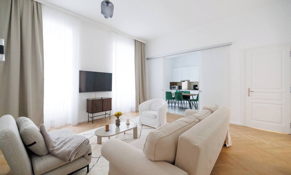 Weißgerber Apartment | Ultra Spacious 3-Bedroom 3-Bath Steps from Vienna's Historic Heart