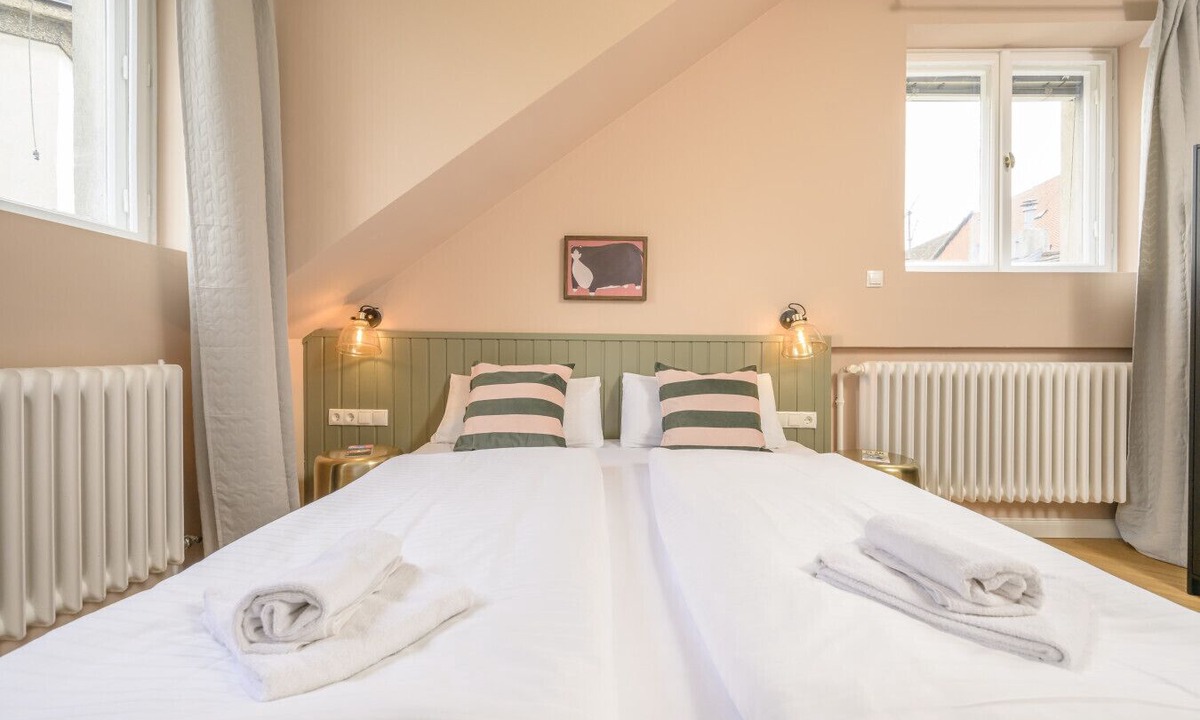 Innere Stadt Apartment | Palais Palffy I Spacious Apartment without Kitchen