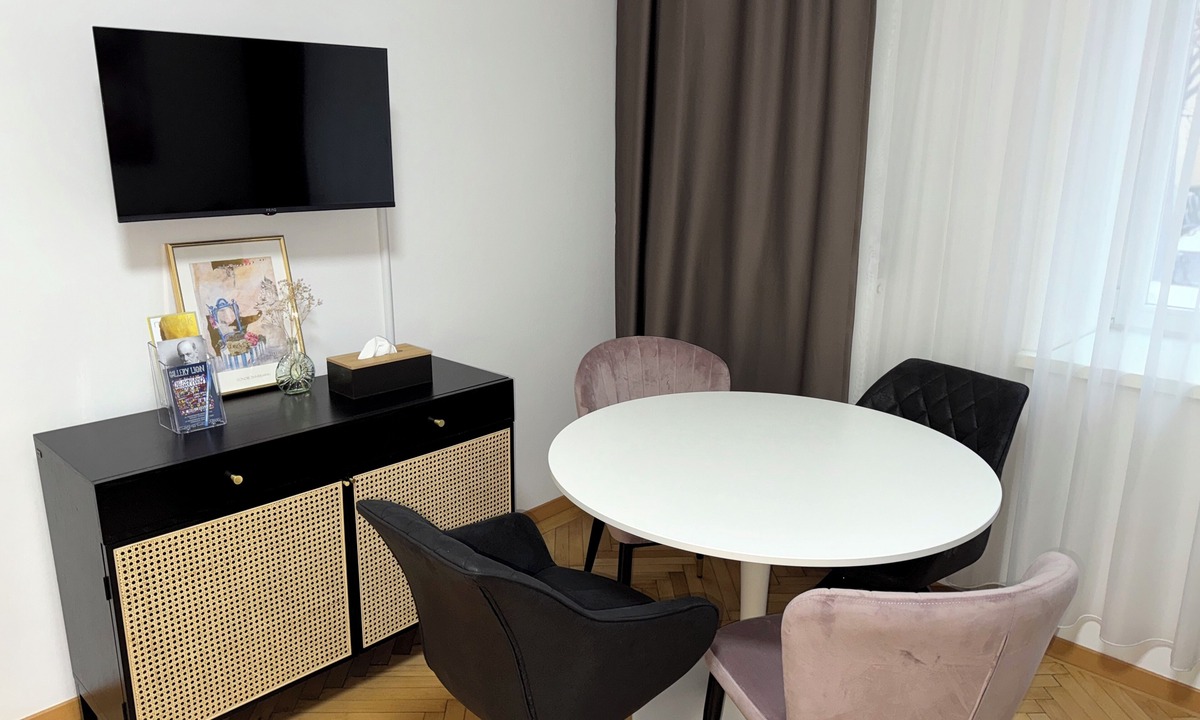 Hundsturm Apartment | Family-friendly apartment: modern, prime location, fully equipped