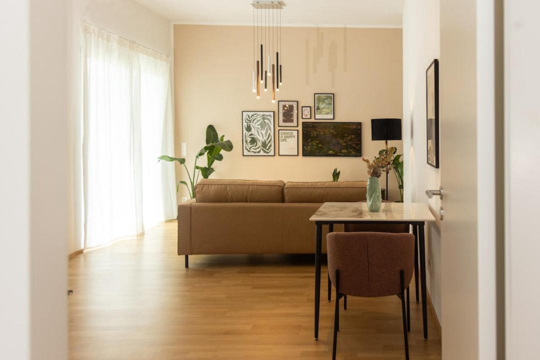 Hernals Apartment | Modern, Bright Garden Apartment, 15 Mins to Center