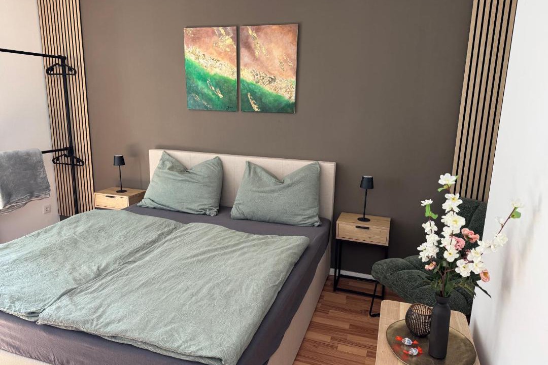 Lend Apartment | Städtische Ruheoase mit Garten & gratis Parkplatz