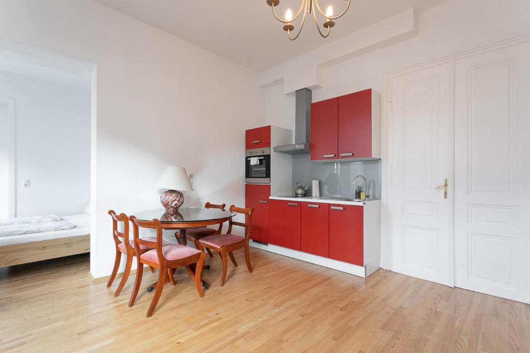 Schottenfeld Apartment | Bright Apartment in Hip & High Quality Neighborhood