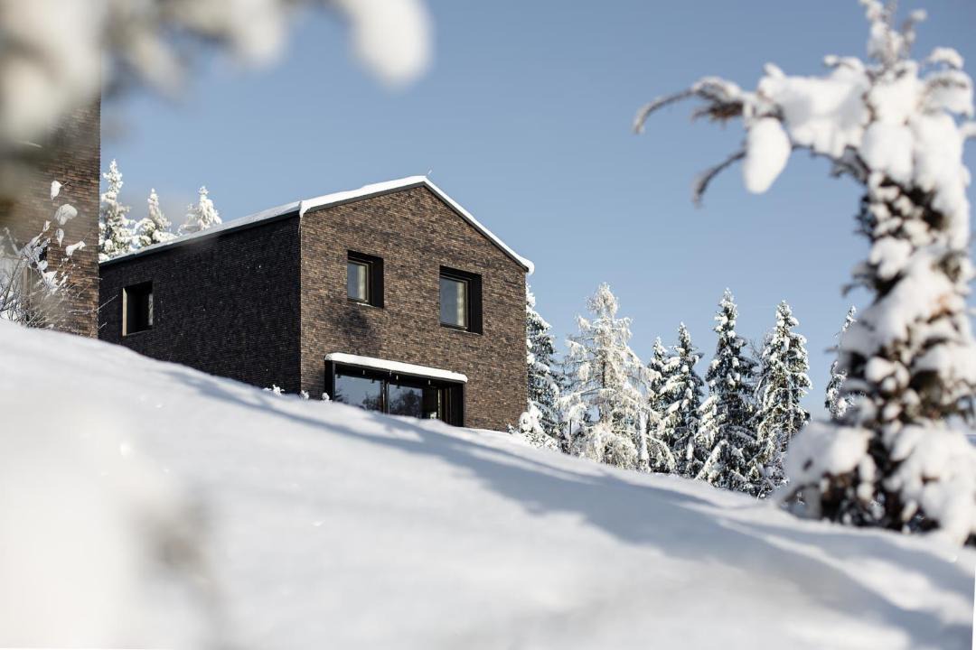 Buerserberg House | Modernes Architektur-Chalet mit Alpenpanorama