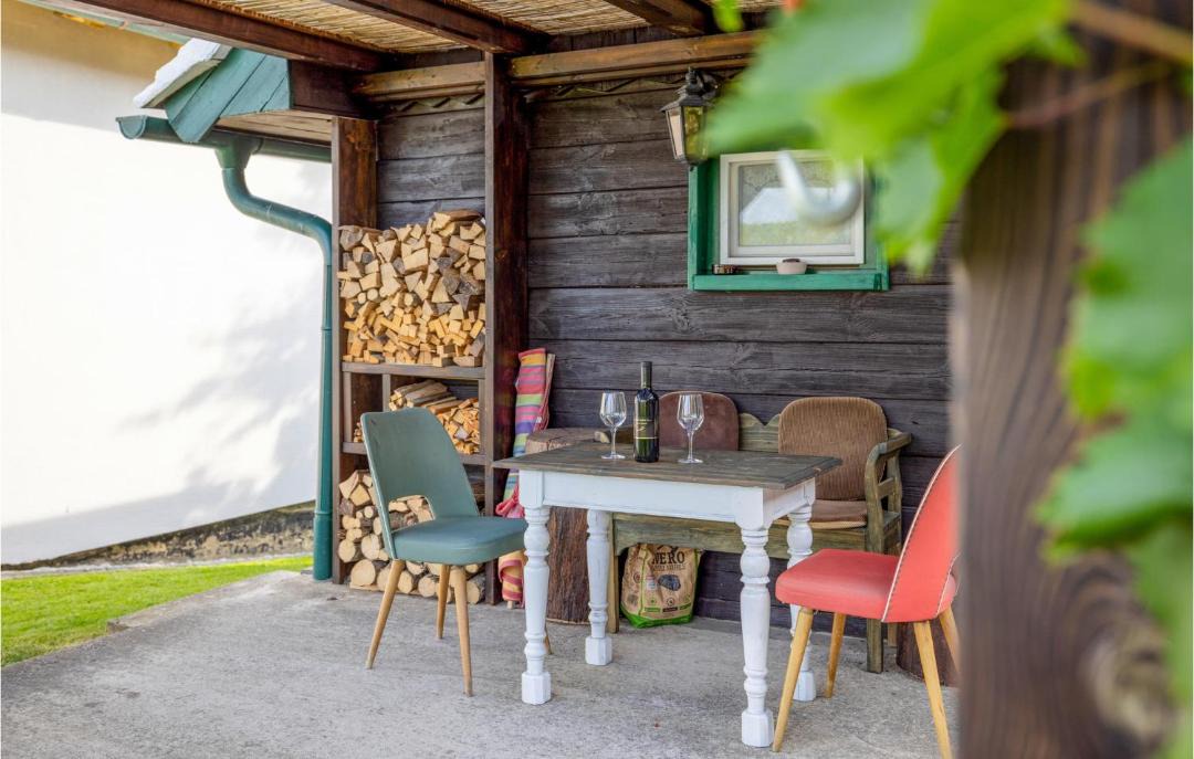 Deutsch Schuetzen-Eisenberg House | One-Bedroom Holiday Home In Deutsch Schutzen