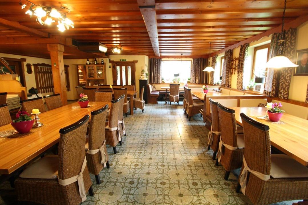 Krispl Apartment | Apartment in Krispl near Hiking Trails