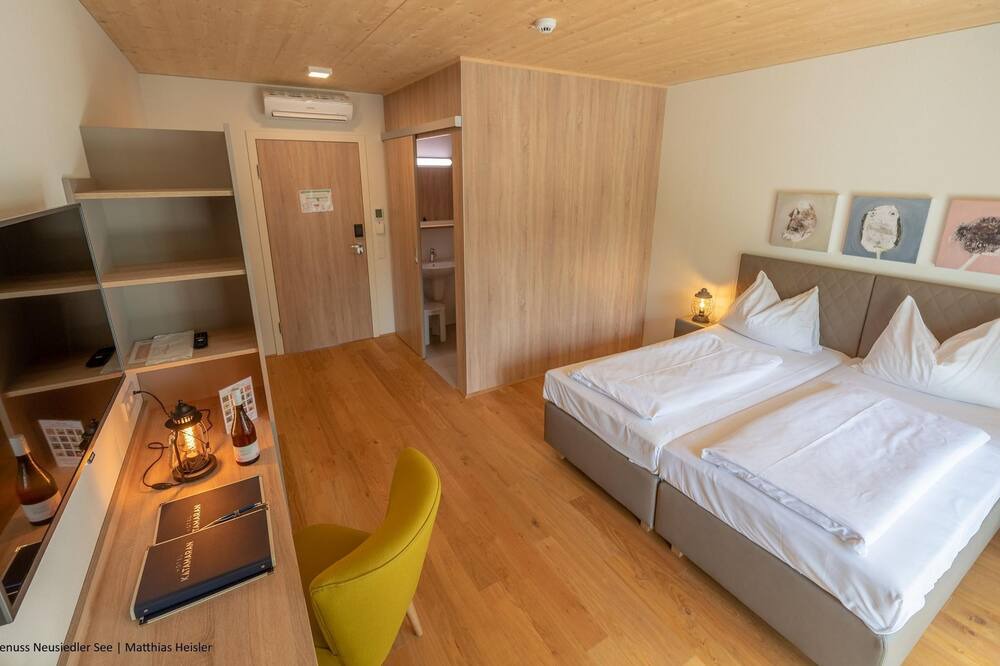 Photo of Bedroom in Rust