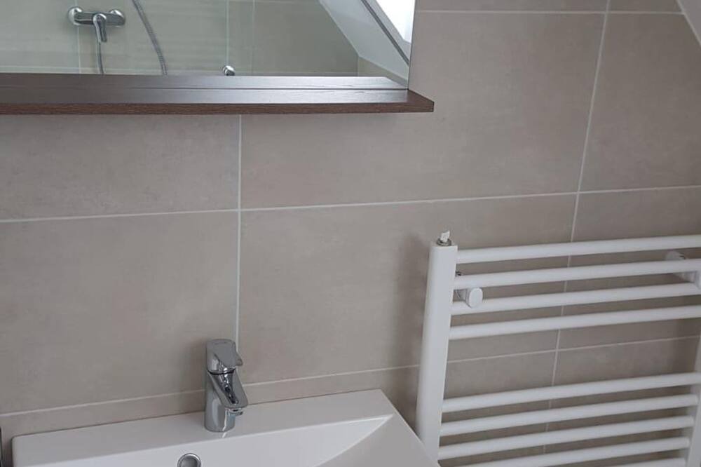 Photo of Bathroom in Rust