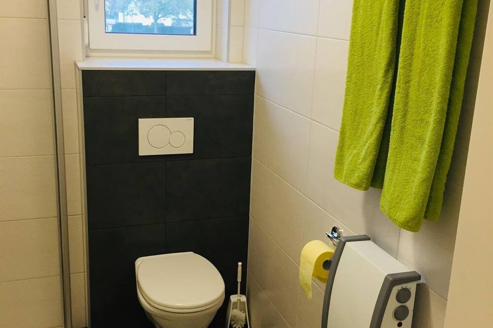 Photo of Bathroom in Rust