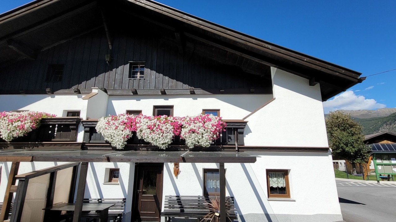 Photo of Buildings in Laengenfeld