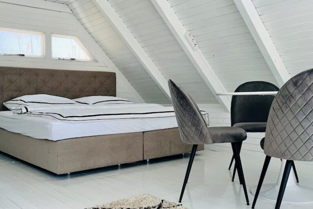 Photo of Bedroom in Rust