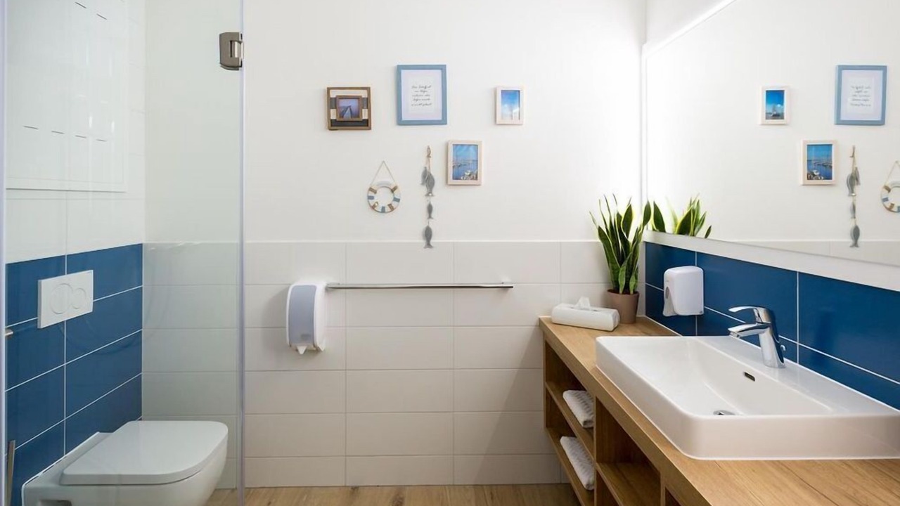 Photo of Bathroom in Rust