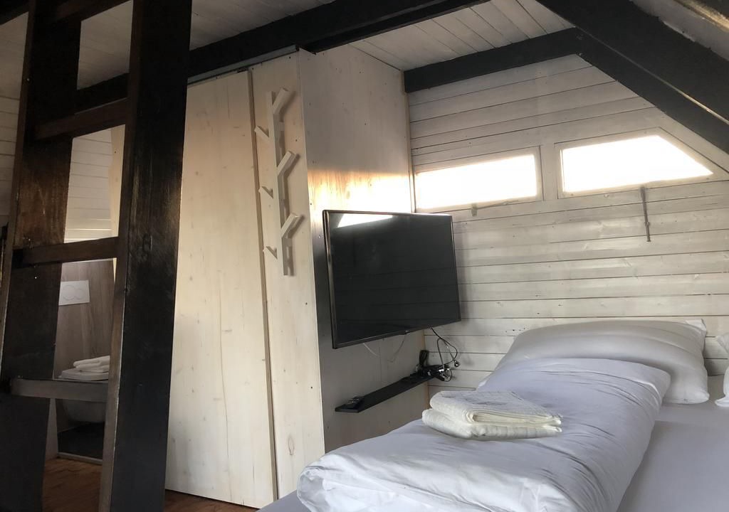 Photo of Bedroom in Rust