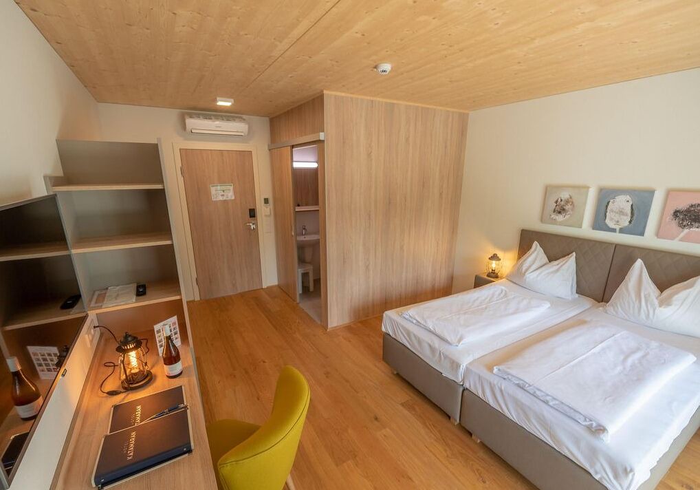 Photo of Bedroom in Rust