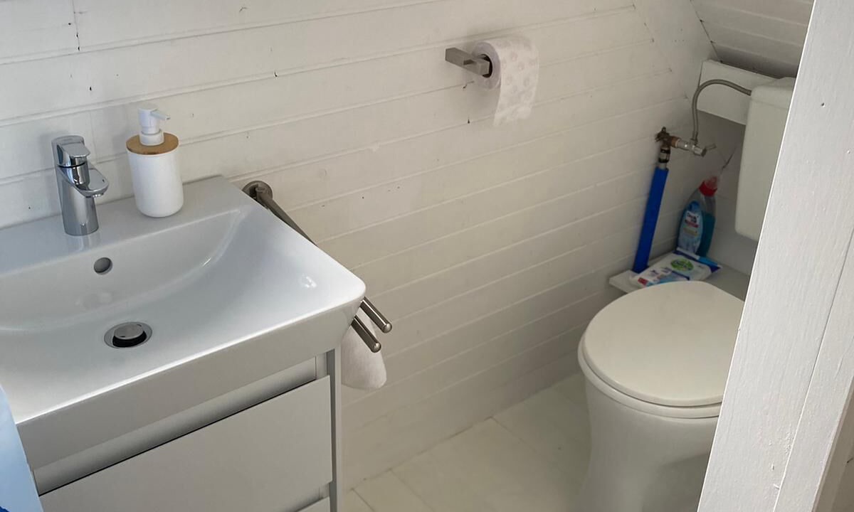 Photo of Bathroom in Rust