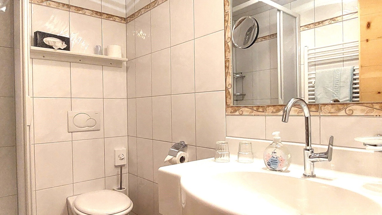 Photo of Bathroom in Graen