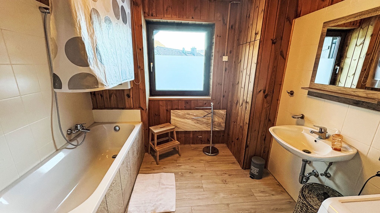 Photo of Bathroom in Thomatal
