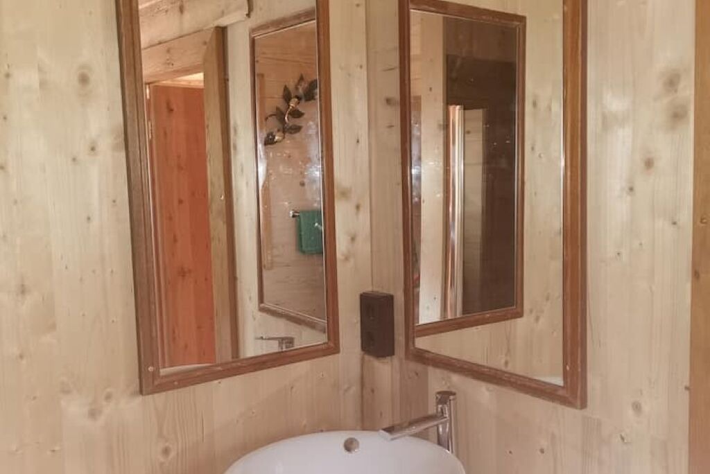 Photo of Bathroom in Ebbs
