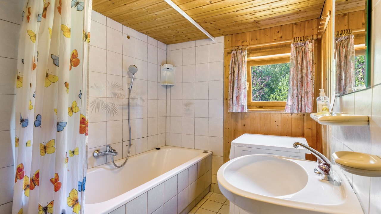 Photo of Bathroom in Egg
