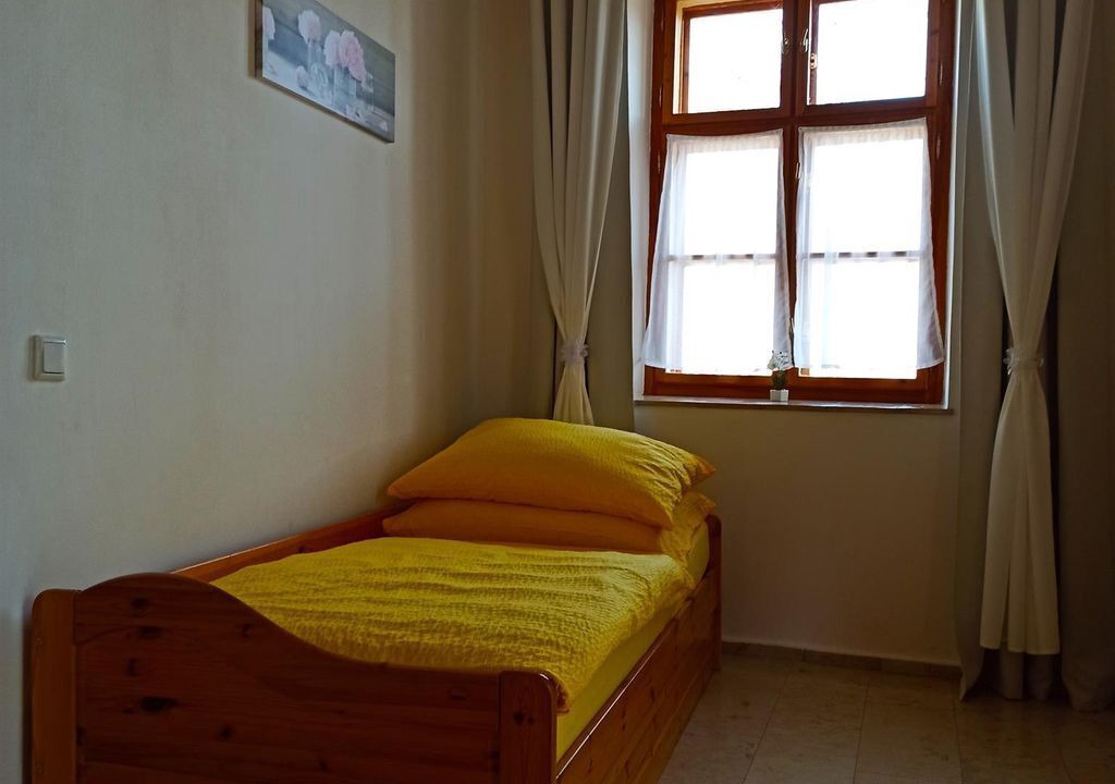 Photo of Bedroom in Rust