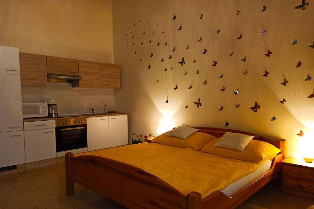 Photo of Bedroom in Rust